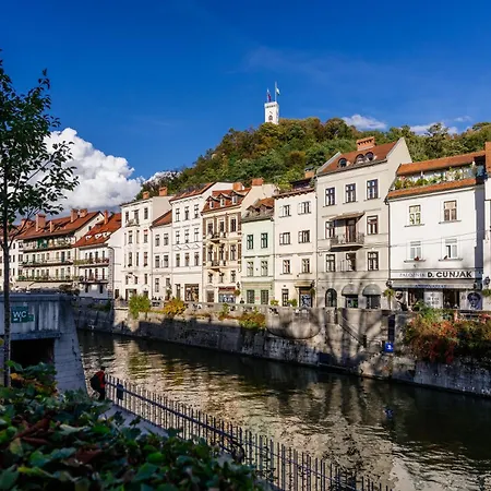 Ella's Castle View * Lubiana