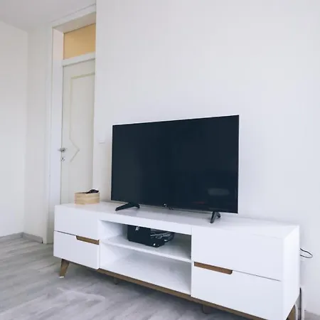 Apartma Ella's Castle View *