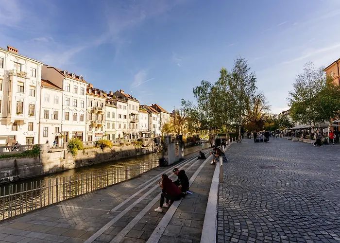 Apartma Ella's Castle View *