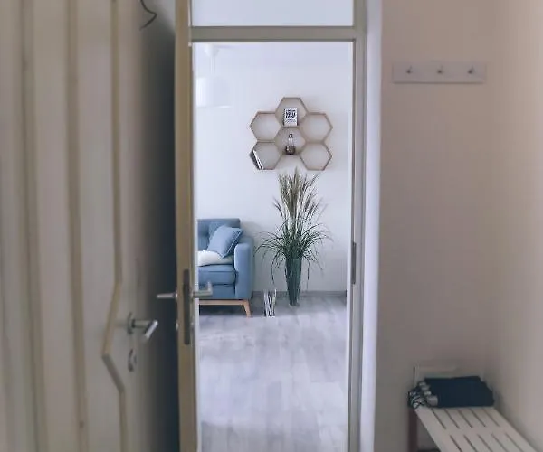 Apartma Ella's Castle View *