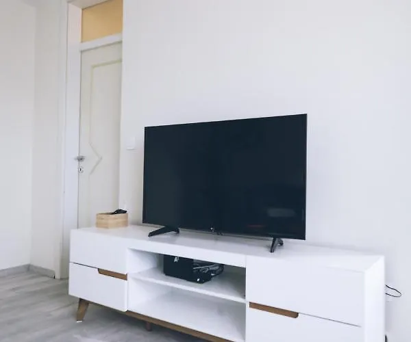 Apartma Ella's Castle View *